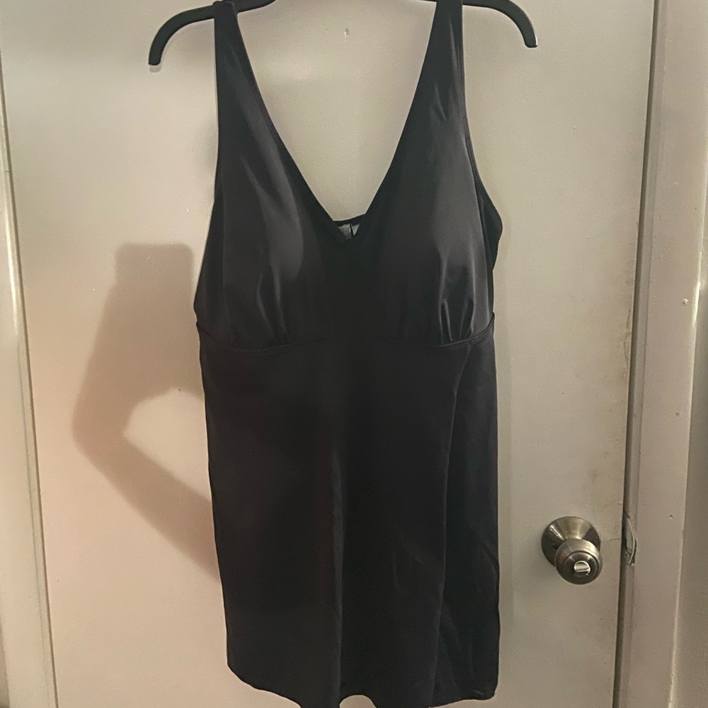 Women’s Black One-piece  full Cover with Skirt Swimsuit Swim 360 18W
